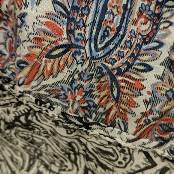 Maxazria Collection Paisley Top - Picture 4 of 5